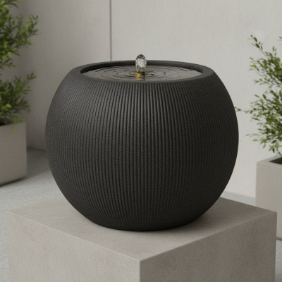 Plastová zahradní fontána s LED, 37x37x30 cm černá